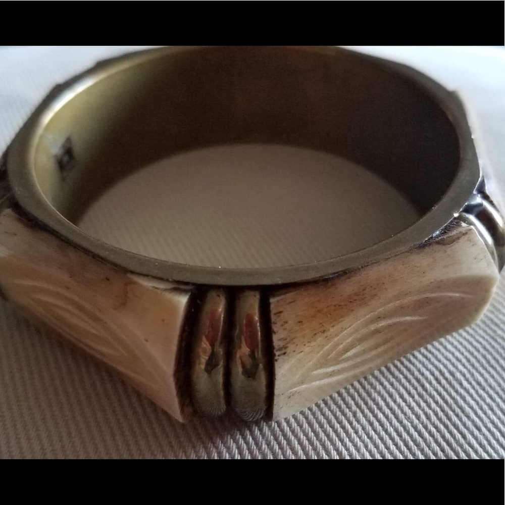 Statement piece - Brass/Wood engraved bangle